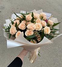 Букет Кремовые розы Латте в Паниках