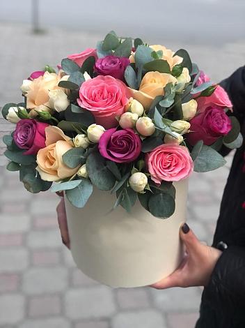 Цветочная композиция из Розы в шляпной коробке в Паниках