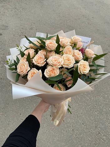 Букет Кремовые розы Латте в Паниках