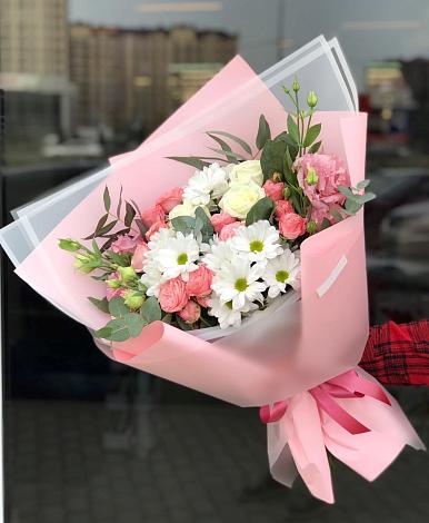 Букет цветов из: Розы, Лизиантусы и Хризантемы в Паниках
